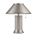 **Lampa stołowa z metalowym kloszem i żebrowanym trzonkiem**